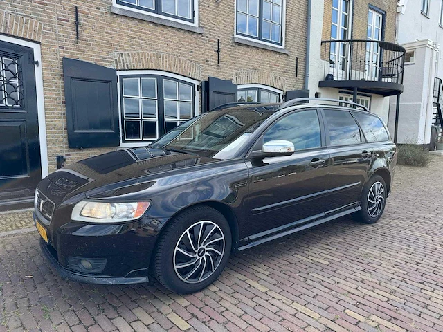 Volvo v50 2.0d r-design leder clima momentum 9-sbt-71 - afbeelding 1 van  22