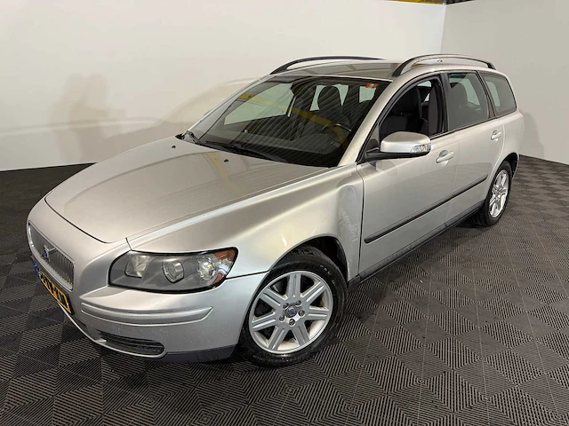 Volvo v50 2.4i kinetic, 53-tv-kn - afbeelding 1 van  17