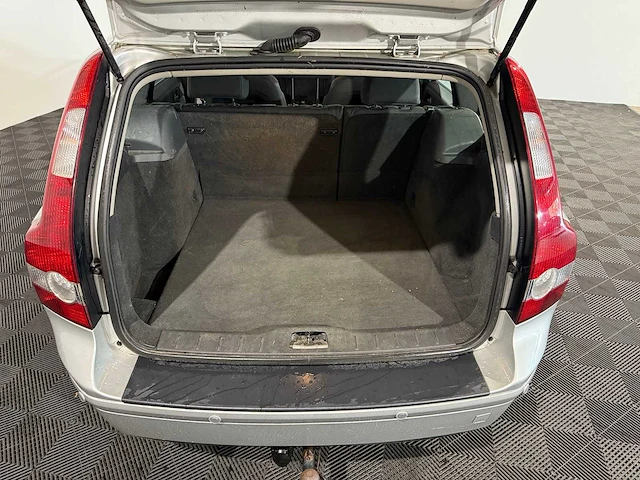 Volvo v50 2.4i kinetic, 53-tv-kn - afbeelding 12 van  17