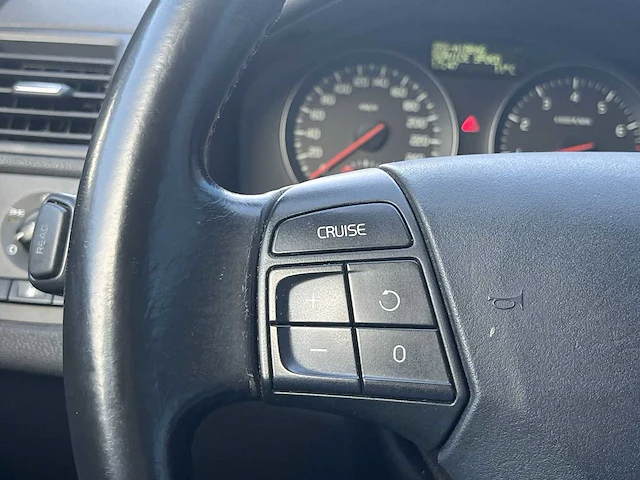 Volvo v50 2.4i momentum | 87-gtl-7 i - afbeelding 4 van  28