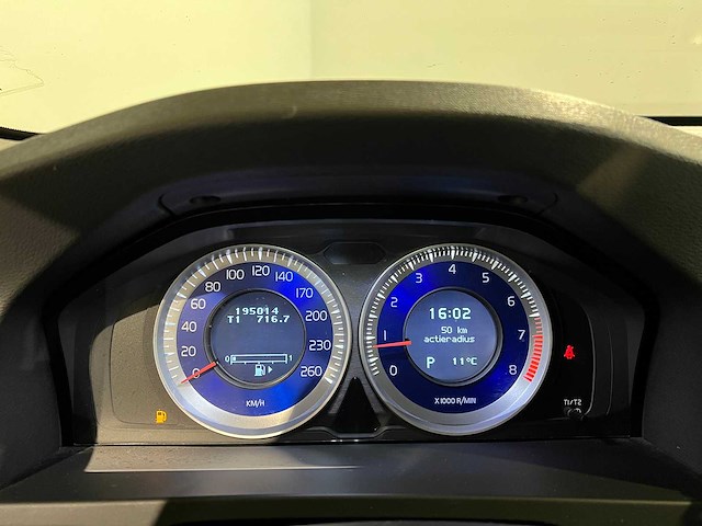 Volvo v60 1.6 t3 automaat r-design, 3-kkp-92 - afbeelding 2 van  14
