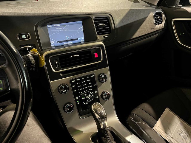 Volvo v60 1.6 t3 automaat r-design, 3-kkp-92 - afbeelding 4 van  14