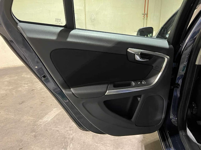 Volvo v60 1.6 t3 kinetic 150pk 2011, 98-rff-4 - afbeelding 26 van  41