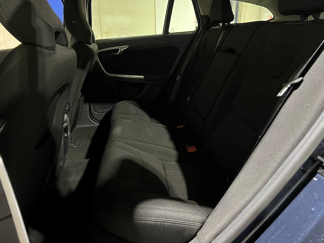 Volvo v60 1.6 t3 kinetic 150pk 2011, 98-rff-4 - afbeelding 27 van  41