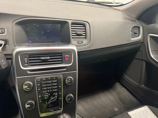 Volvo v60 1.6 t3 kinetic, 71-sgh-2 - afbeelding 2 van  15