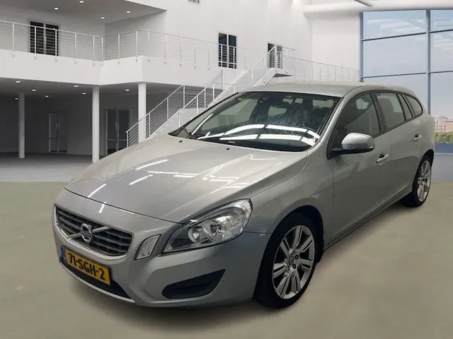 Volvo v60 1.6 t3 kinetic, 71-sgh-2 - afbeelding 1 van  15