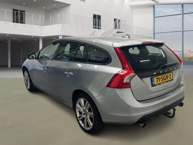Volvo v60 1.6 t3 kinetic, 71-sgh-2 - afbeelding 10 van  15