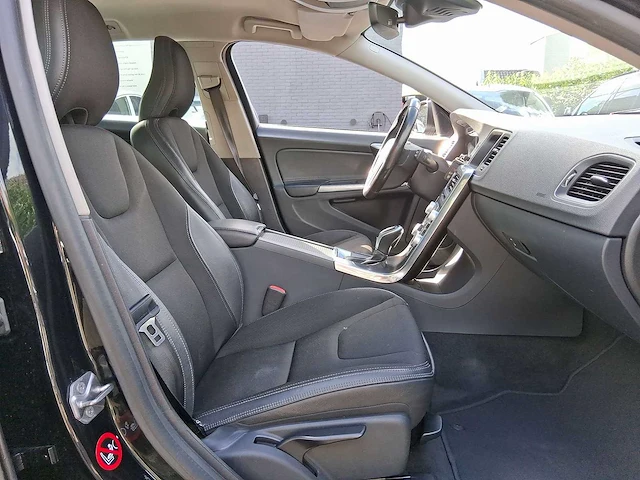 Volvo v60 1.6 t3 momentum 2015 | gb-293-z - afbeelding 26 van  35