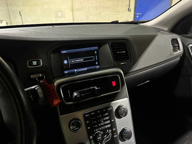 Volvo v60 1.6 t3 r-design 150pk 2012 (origineel-nl), 34-xls-4 - afbeelding 22 van  42