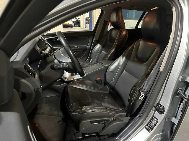 Volvo v60 1.6 t3 r-design 150pk 2012 (origineel-nl), 34-xls-4 - afbeelding 26 van  42