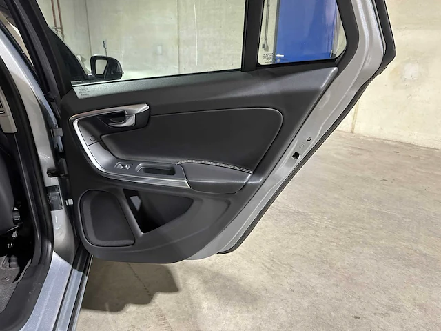 Volvo v60 1.6 t3 r-design 150pk 2012 (origineel-nl), 34-xls-4 - afbeelding 30 van  42
