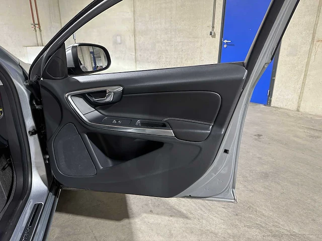 Volvo v60 1.6 t3 r-design 150pk 2012 (origineel-nl), 34-xls-4 - afbeelding 32 van  42