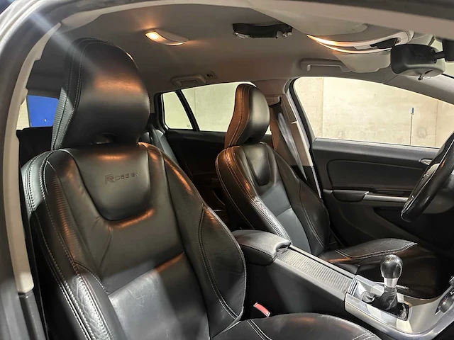 Volvo v60 1.6 t3 r-design 150pk 2012 (origineel-nl), 34-xls-4 - afbeelding 35 van  42