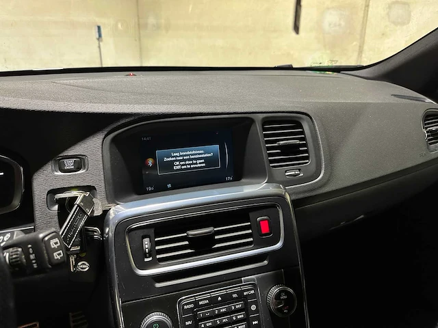 Volvo v60 1.6 t3 r-design 150pk 2015, 5-ztk-58 - afbeelding 20 van  39