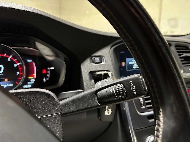 Volvo v60 1.6 t3 r-design 150pk 2015, 5-ztk-58 - afbeelding 17 van  39