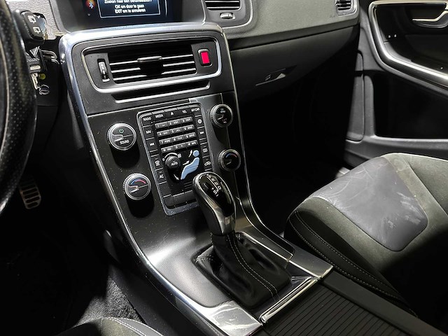 Volvo v60 1.6 t3 r-design 150pk 2015, 5-ztk-58 - afbeelding 19 van  39