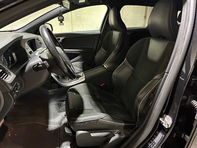 Volvo v60 1.6 t3 r-design 150pk 2015, 5-ztk-58 - afbeelding 24 van  39