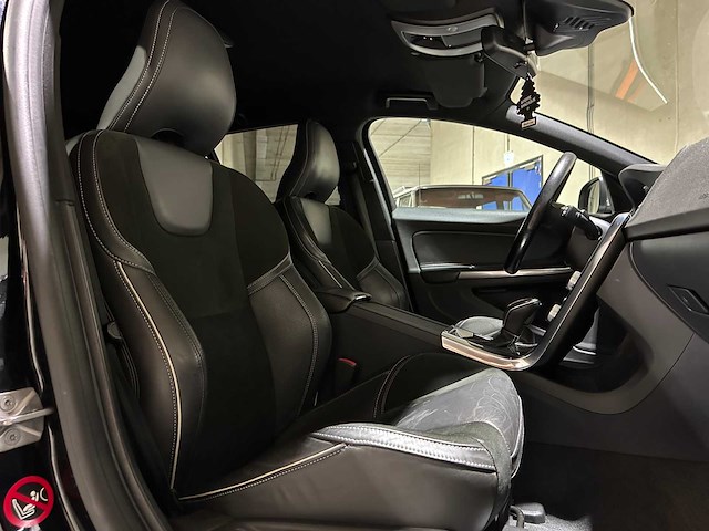 Volvo v60 1.6 t3 r-design 150pk 2015, 5-ztk-58 - afbeelding 31 van  39