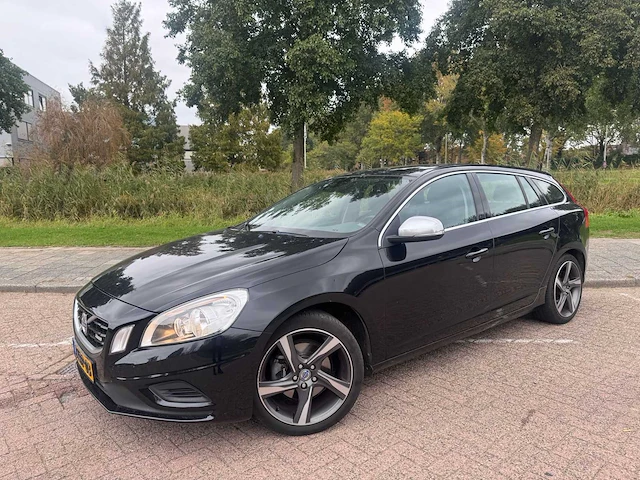 Volvo v60 1.6 t3 r-design , ; 2-kbp-03 - afbeelding 1 van  15