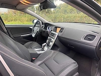 Volvo v60 1.6 t3 r-design , ; 2-kbp-03 - afbeelding 11 van  15