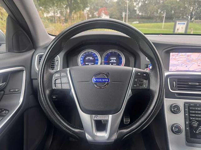 Volvo v60 1.6 t3 r-design , ; 2-kbp-03 - afbeelding 13 van  15