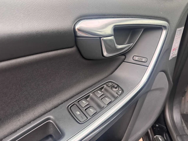 Volvo v60 1.6 t3 r-design , ; 2-kbp-03 - afbeelding 15 van  15