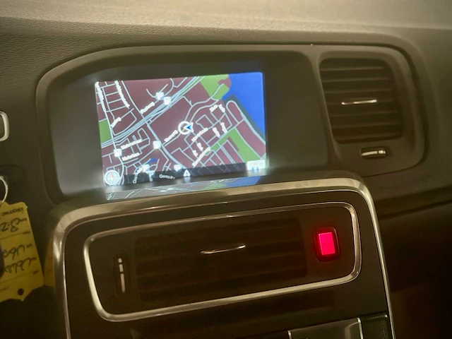 Volvo v60 1.6 t3 r design automaat; 8-ztn-12 - afbeelding 5 van  15