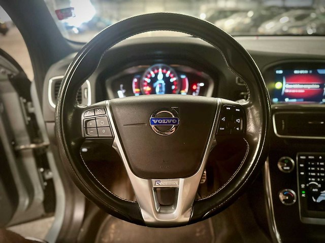 Volvo v60 1.6 t3 r design automaat; 8-ztn-12 - afbeelding 4 van  15