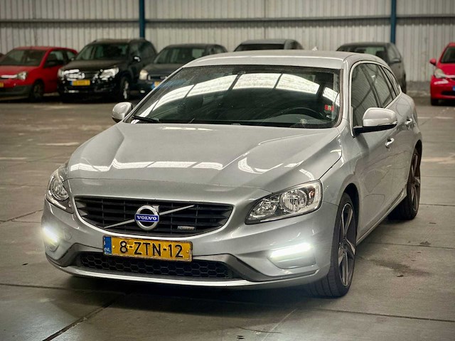 Volvo v60 1.6 t3 r design automaat; 8-ztn-12 - afbeelding 1 van  15