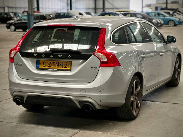 Volvo v60 1.6 t3 r design automaat; 8-ztn-12 - afbeelding 8 van  15