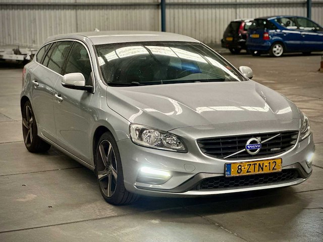 Volvo v60 1.6 t3 r design automaat; 8-ztn-12 - afbeelding 9 van  15