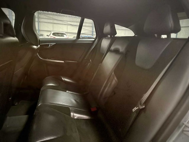 Volvo v60 1.6 t3 r design automaat; 8-ztn-12 - afbeelding 15 van  15