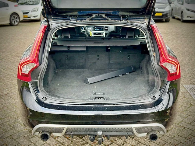 Volvo v60 1.6 t3 r-design automaat, 9-kkx-82! - afbeelding 2 van  16