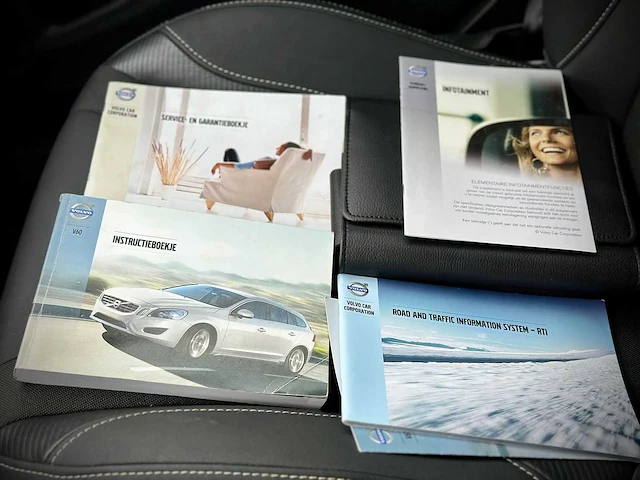 Volvo v60 1.6 t3 r-design automaat, 9-kkx-82! - afbeelding 8 van  16