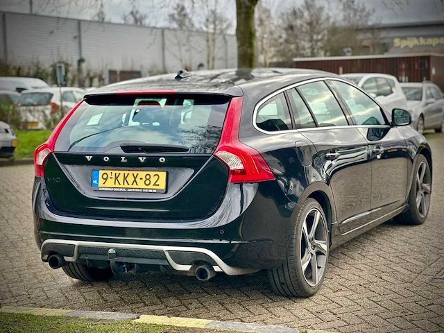 Volvo v60 1.6 t3 r-design automaat, 9-kkx-82! - afbeelding 11 van  16