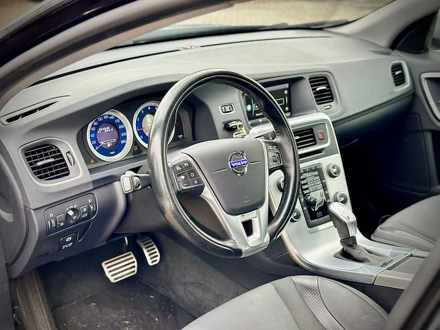 Volvo v60 1.6 t3 r-design automaat, 9-kkx-82! - afbeelding 13 van  16
