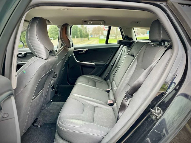 Volvo v60 1.6 t3 r-design automaat, 9-kkx-82! - afbeelding 15 van  16