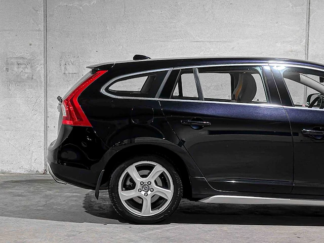 Volvo v60 1.6 t4 summum 179pk 2011, 51-pff-4 - afbeelding 2 van  43