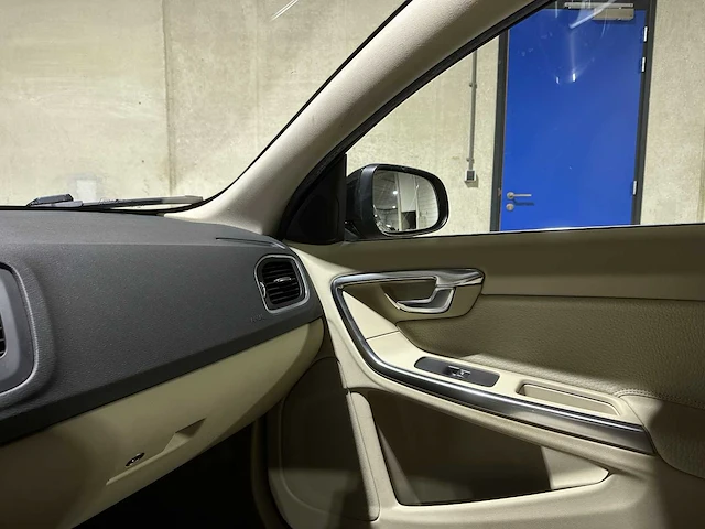 Volvo v60 1.6 t4 summum 179pk 2011, 51-pff-4 - afbeelding 25 van  43