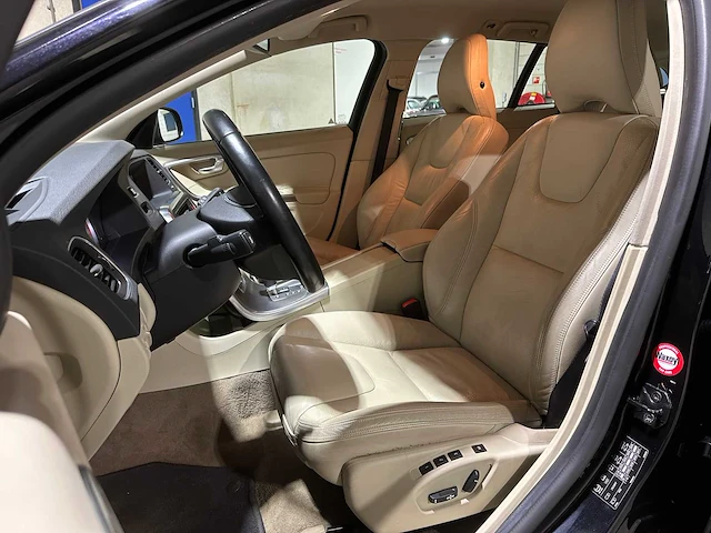 Volvo v60 1.6 t4 summum 179pk 2011, 51-pff-4 - afbeelding 29 van  43
