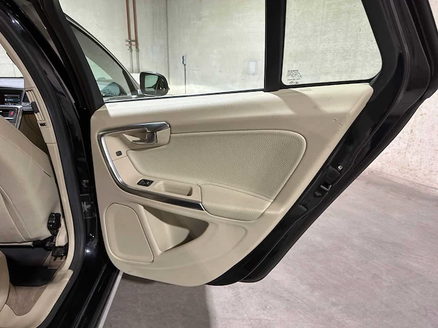 Volvo v60 1.6 t4 summum 179pk 2011, 51-pff-4 - afbeelding 32 van  43