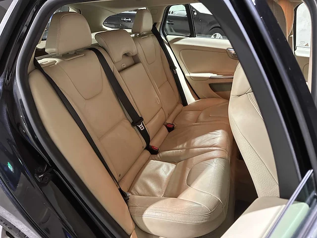 Volvo v60 1.6 t4 summum 179pk 2011, 51-pff-4 - afbeelding 33 van  43