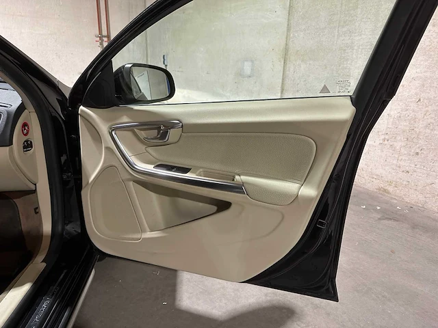 Volvo v60 1.6 t4 summum 179pk 2011, 51-pff-4 - afbeelding 35 van  43