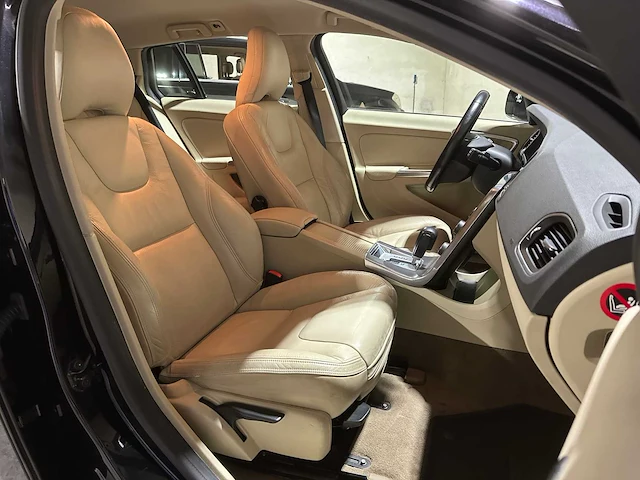 Volvo v60 1.6 t4 summum 179pk 2011, 51-pff-4 - afbeelding 36 van  43