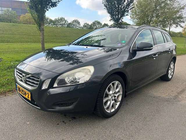 Volvo v60 1.6 t4 summum 2012 | 10-zsv-2 - afbeelding 1 van  13
