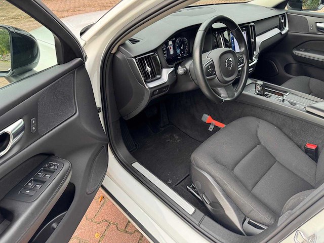 Volvo v60 2.0 b3 163pk mom. adv. k-285-dk - afbeelding 3 van  26