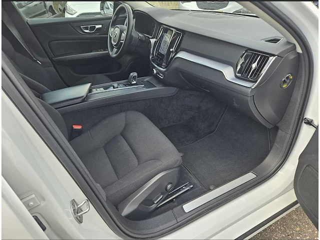 Volvo v60 2.0 b3 momentum advantage car 2022 | n-693-tg - afbeelding 8 van  8