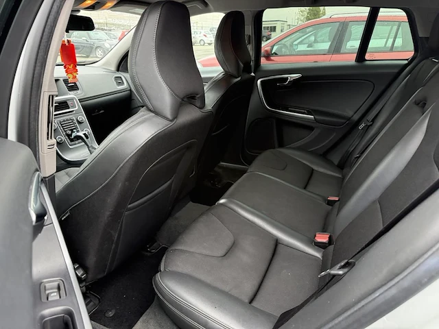 Volvo v60 2.0 d2 eco kinetic, 2017 - afbeelding 9 van  22
