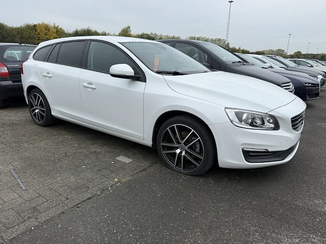 Volvo v60 2.0 d2 eco kinetic, 2017 - afbeelding 16 van  22