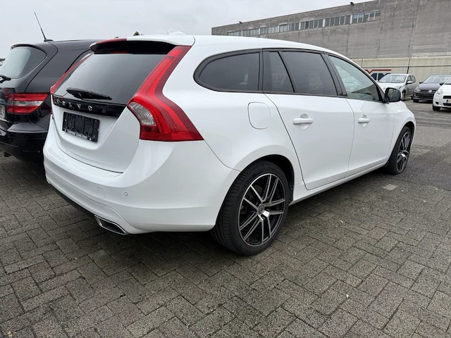 Volvo v60 2.0 d2 eco kinetic, 2017 - afbeelding 17 van  22